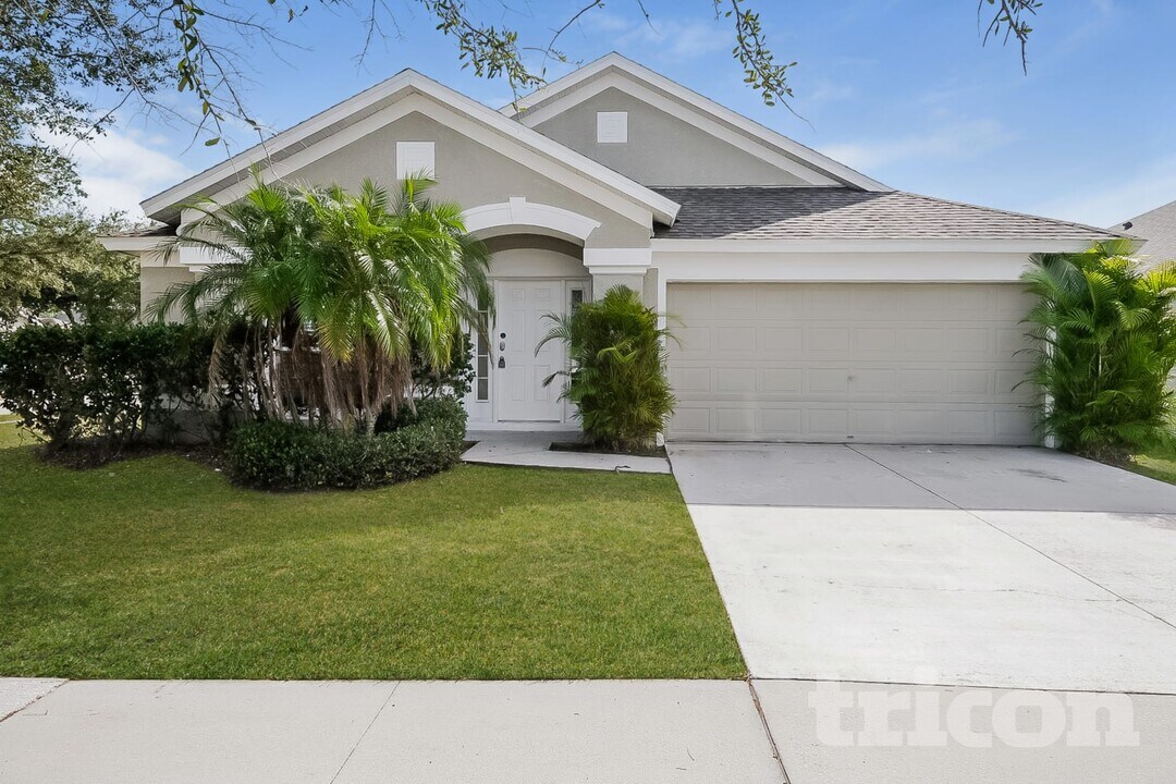 12429 Cedarfield Dr in Riverview, FL - Foto de edificio