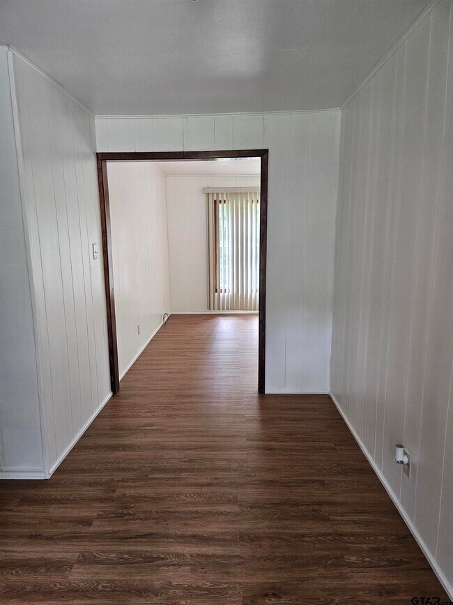 1107 E Brazos St in Palestine, TX - Building Photo - Building Photo
