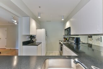 4 Canal Park, Unit 405R in Cambridge, MA - Building Photo - Building Photo