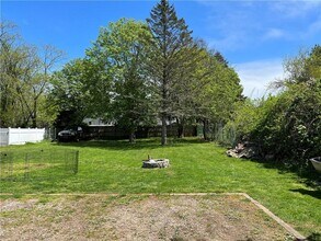 11 Pond St in Westerly, RI - Building Photo - Building Photo