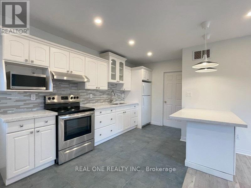 2116 Mountainside Dr in Burlington, ON - Building Photo