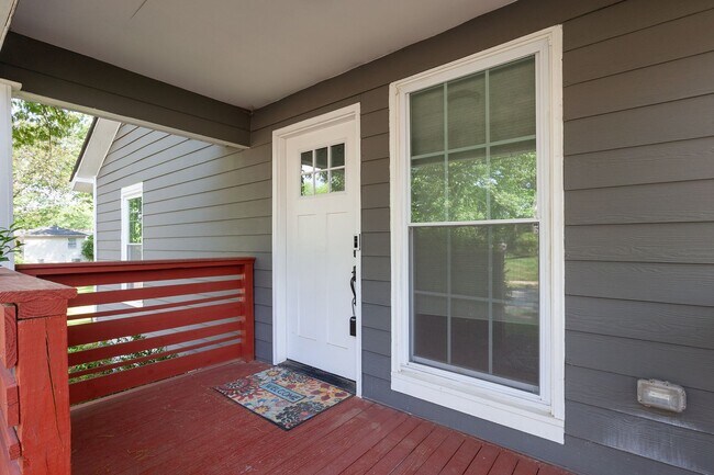 1408 Gus Thornhill Jr Dr in East Point, GA - Building Photo - Building Photo