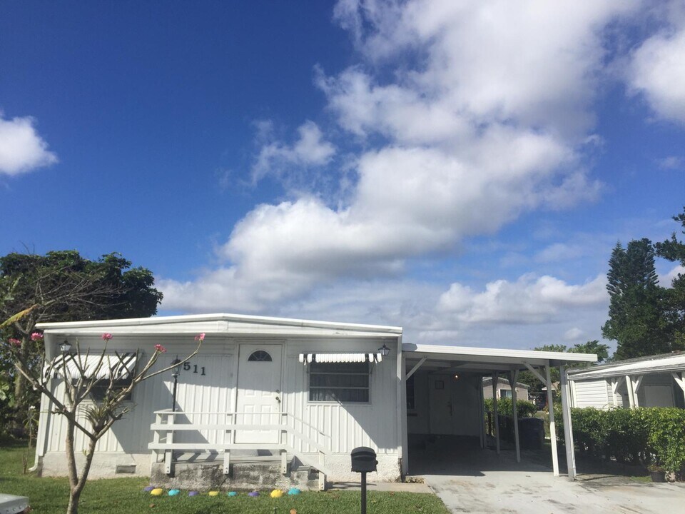 1511 SW 65th Terrace in Boca Raton, FL - Building Photo