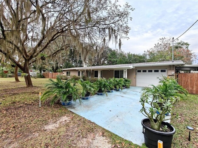 2305 NW 48th Terrace in Gainesville, FL - Foto de edificio - Building Photo