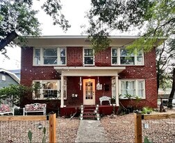 1302 W Bell St in Houston, TX - Building Photo