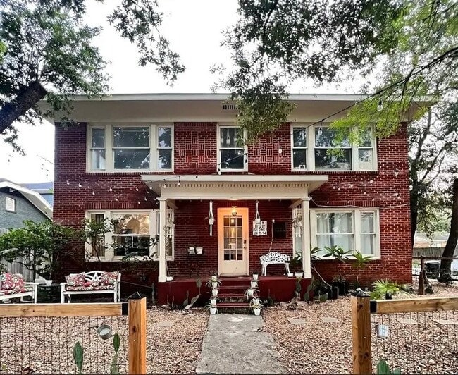 property at 1302 W Bell St