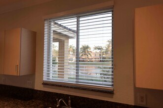 542 Conservation Dr in Weston, FL - Building Photo - Building Photo
