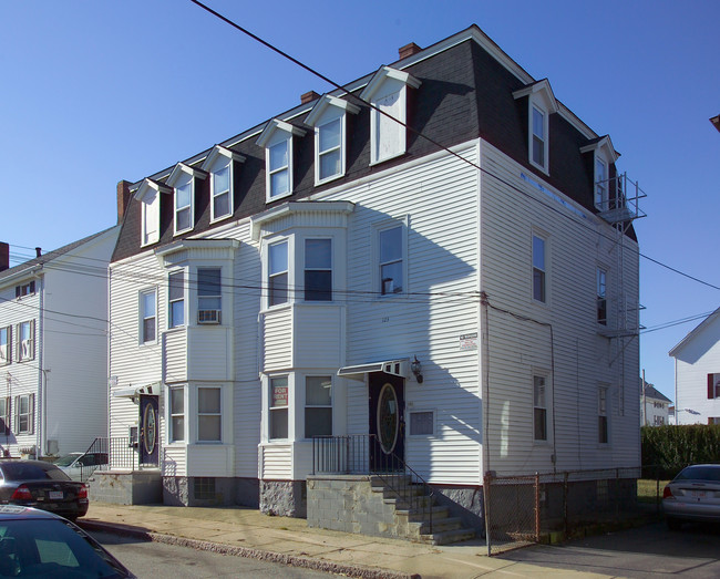 123-129 5th St in Fall River, MA - Foto de edificio - Building Photo