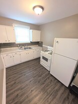 2337 Burnside Ave in Oregon, OH - Building Photo