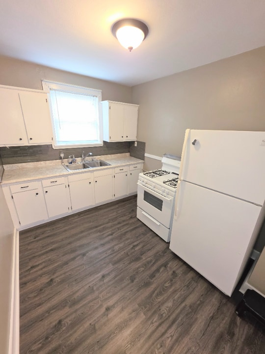 2337 Burnside Ave in Oregon, OH - Building Photo