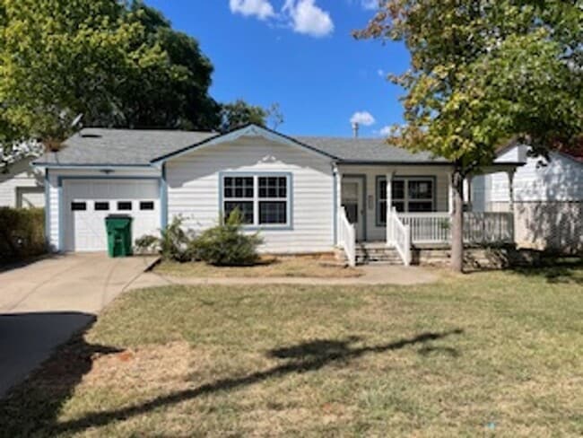 property at 1079 W Oak St