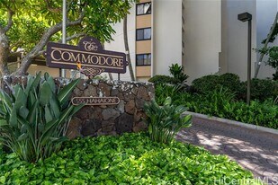 555 Hahaione St in Honolulu, HI - Building Photo