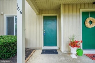 166 Woodlake Dr in Evesham, NJ - Building Photo - Building Photo