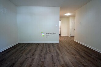 11 Embassy Rd, Unit 3 in Boston, MA - Building Photo - Building Photo