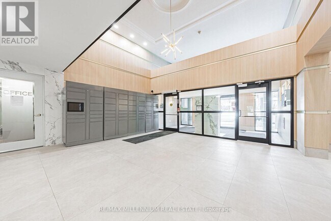 2160 Lakeshore Rd. in Burlington, ON - Building Photo - Building Photo