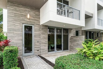 4053 NW 17th Way in Boca Raton, FL - Building Photo - Building Photo