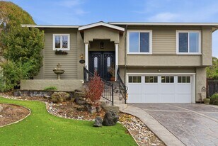 2 Buffalo Ct in Pacifica, CA - Building Photo