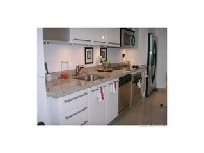185 SW 7th St, Unit 2306 in Miami, FL - Building Photo - Building Photo