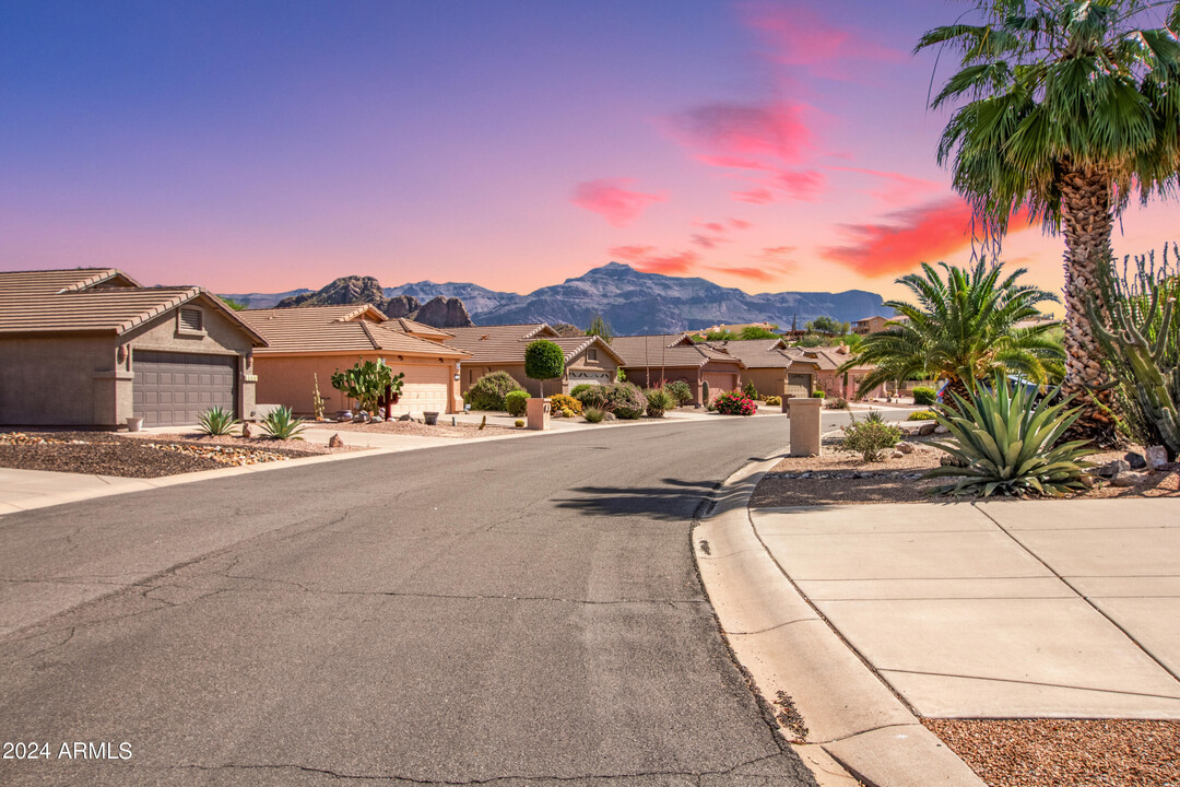 8880 E Red Mountain Ln in Gold Canyon, AZ - Building Photo