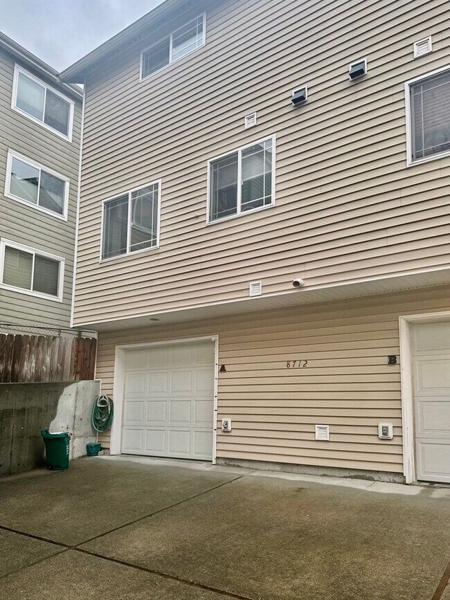 8712 Phinney Ave N in Seattle, WA - Building Photo - Building Photo