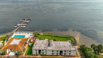 308 Miracle Strip Pky SW, Unit 36D in Fort Walton Beach, FL - Building Photo