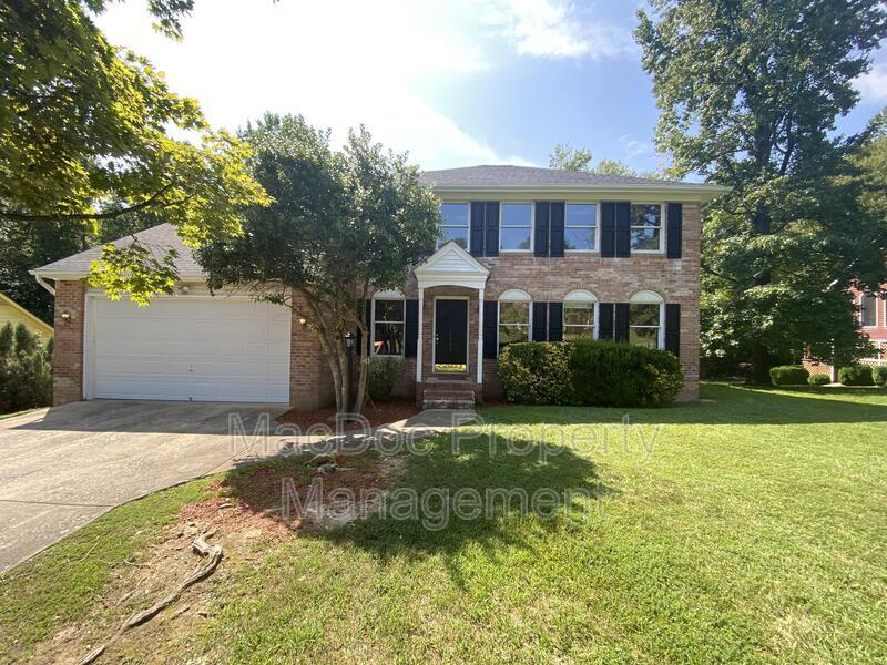 1907 White Lake Dr in Fredericksburg, VA - Building Photo