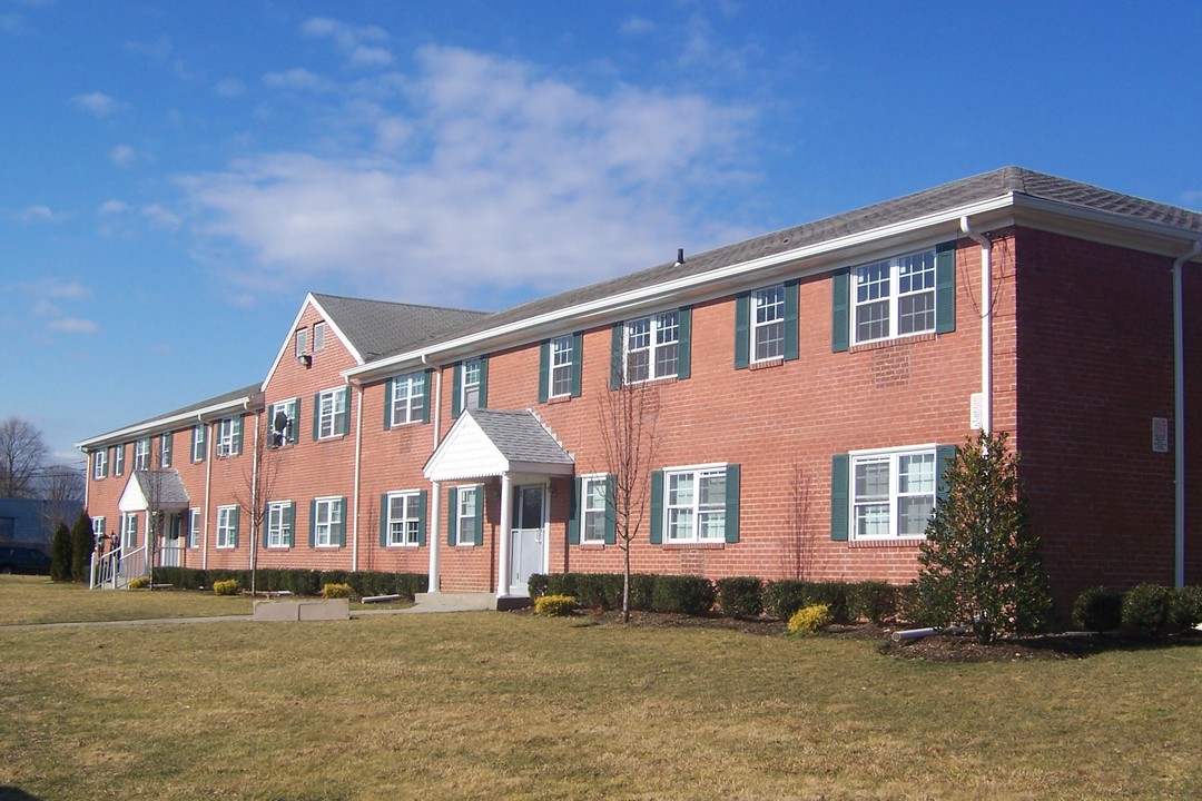 Brentwood Apartments in Brentwood, NY - Building Photo