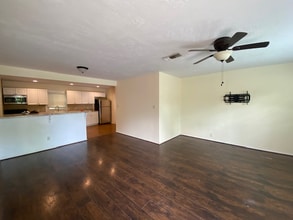 1202 Marie St in Brenham, TX - Building Photo - Building Photo