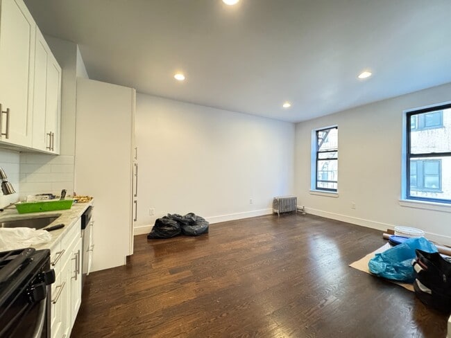 410 Eastern Pkwy in Brooklyn, NY - Building Photo - Building Photo