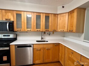 60 Hampshire Dr in Plainsboro, NJ - Building Photo - Building Photo