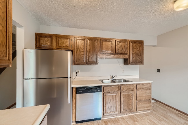 2355 Mailand Ct in Maplewood, MN - Building Photo - Building Photo