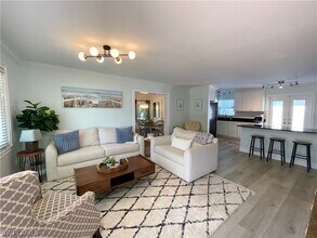 905 13th St N in Naples, FL - Building Photo - Building Photo