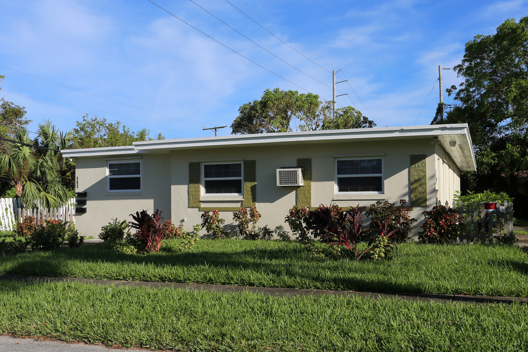 182 W 34th St in West Palm Beach, FL - Building Photo