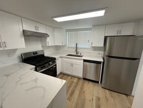 10237 Tujunga Canyon Blvd in Los Angeles, CA - Building Photo - Building Photo