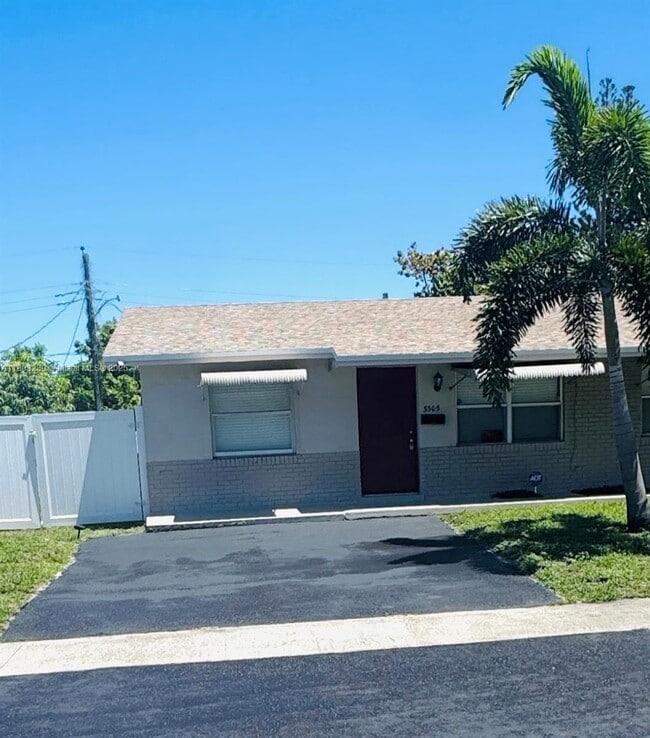 5305 NW 15th Ct