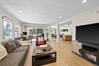 1137 Vía Coronel in Palos Verdes Estates, CA - Building Photo - Building Photo