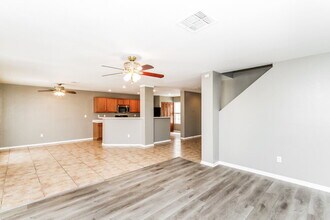 732 Oak Field Ln in Henderson, NV - Building Photo - Building Photo