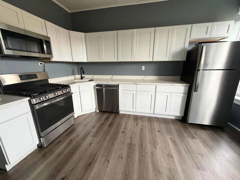 204 1st St, Unit #3 in Troy, NY - Building Photo