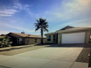 14472 Antwerp Dr in Horizon City, TX - Building Photo - Building Photo