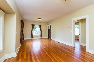 1921 Harney St in Vancouver, WA - Building Photo - Building Photo