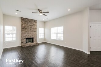 1633 Mockingbird Ln in Desoto, TX - Building Photo - Building Photo