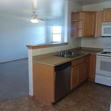 805 E Riggs St in East Helena, MT - Foto de edificio - Building Photo