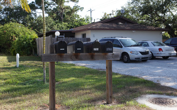 2775-2783 Dueby St in Sarasota, FL - Foto de edificio - Building Photo