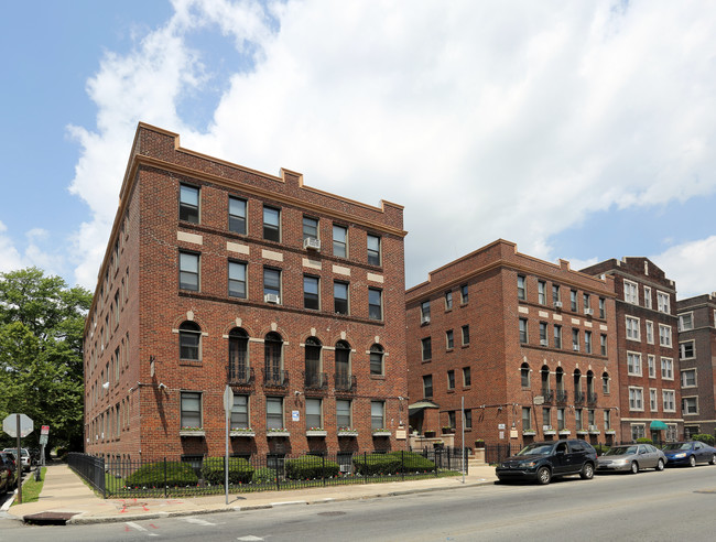 Sylvania Gardens Apartments in Philadelphia, PA - Foto de edificio - Building Photo