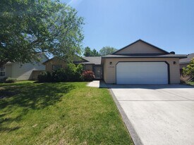 1709 W 30th Ave in Kennewick, WA - Building Photo