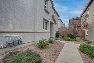 27 Hudson Canyon St in Henderson, NV - Foto de edificio - Building Photo