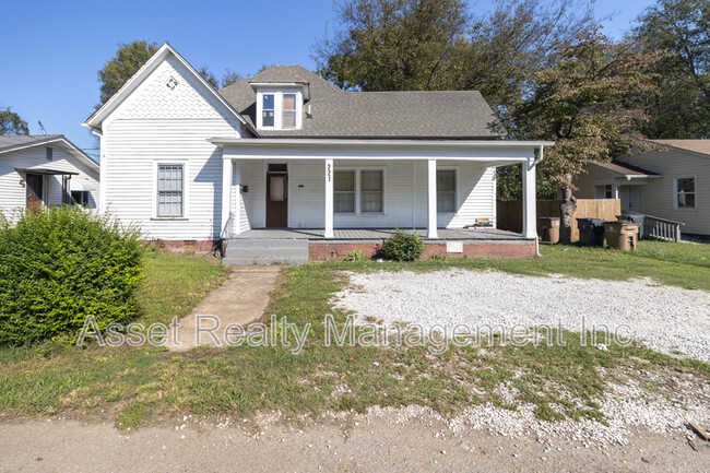 221 Hawthorne Ave in Knoxville, TN - Foto de edificio - Building Photo
