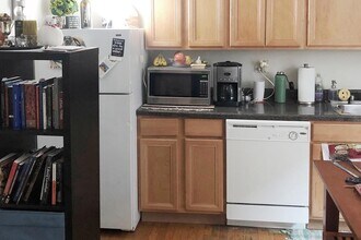 2127 N Dayton St, Unit 204 in Chicago, IL - Building Photo - Building Photo
