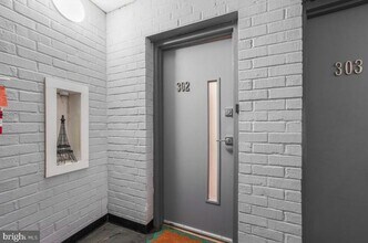 1514 Newton St NW, Unit 302 in Washington, DC - Building Photo - Building Photo