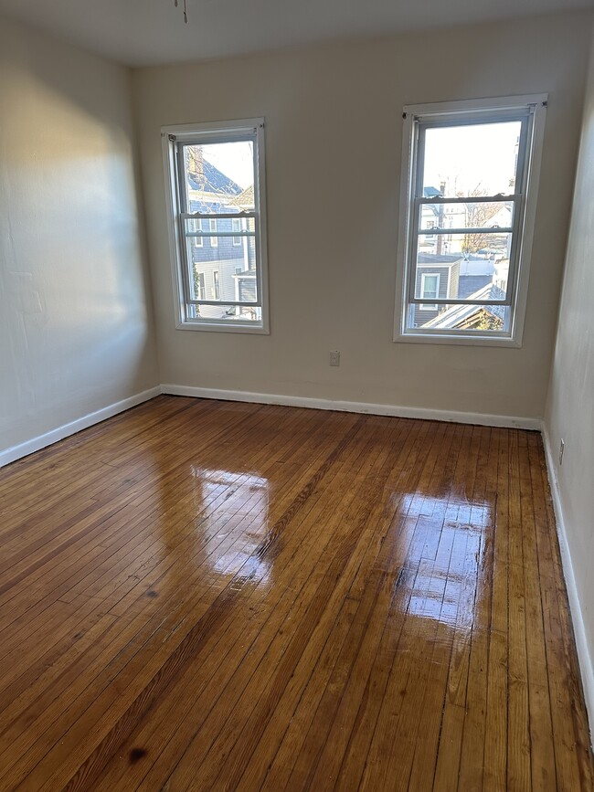 property at 18 Noll Pl